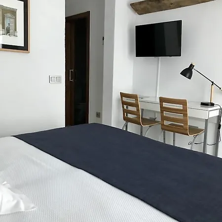 Manet Hotel 3*