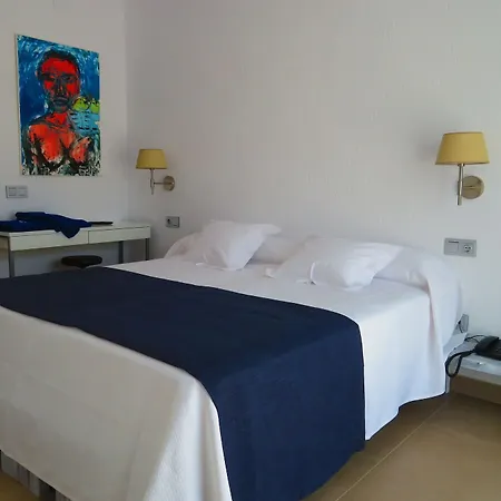 Manet Hotel 3*