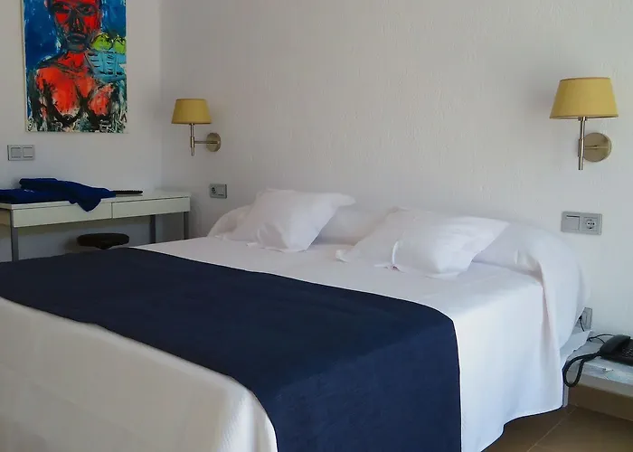 Manet Hotell 3*